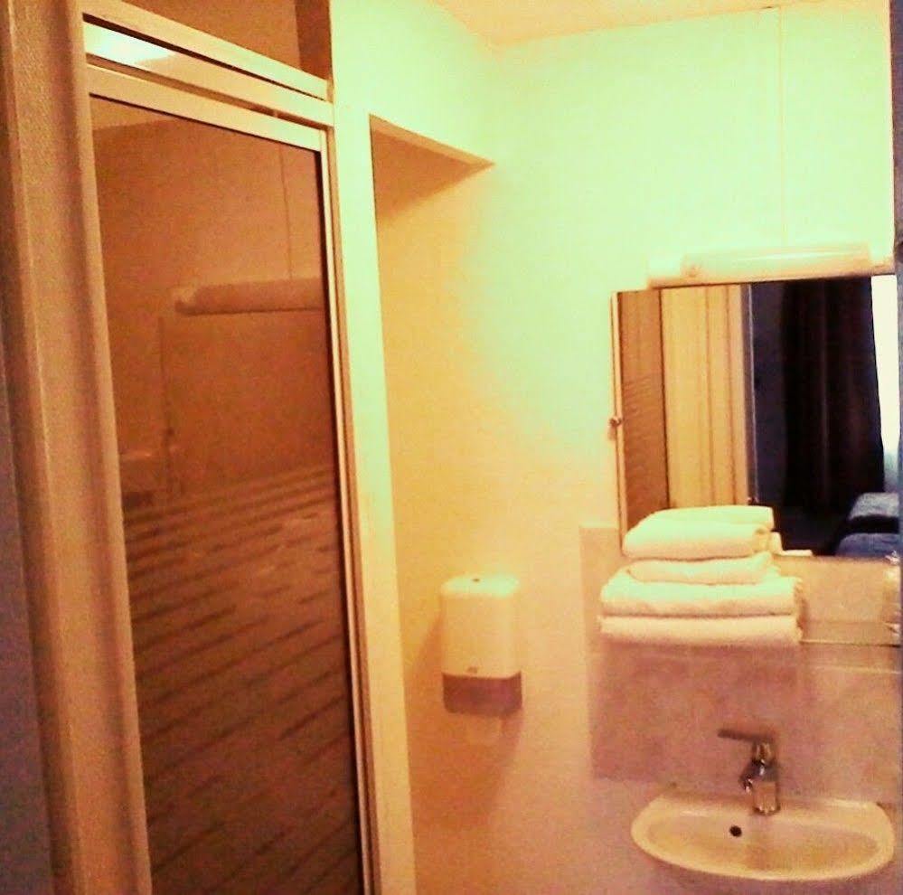 Hotel De La Paix Кан Екстериор снимка