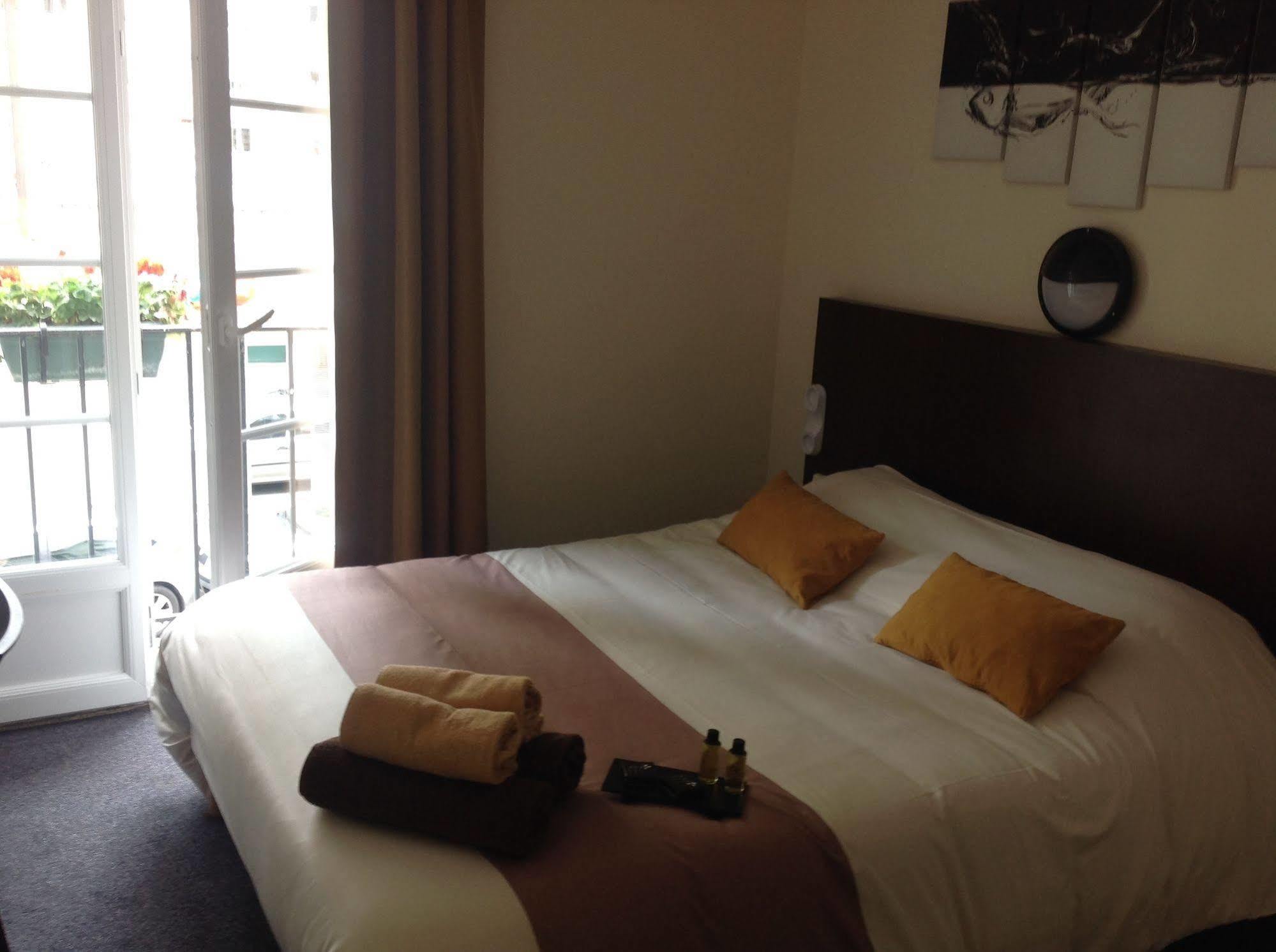 Hotel De La Paix Кан Екстериор снимка