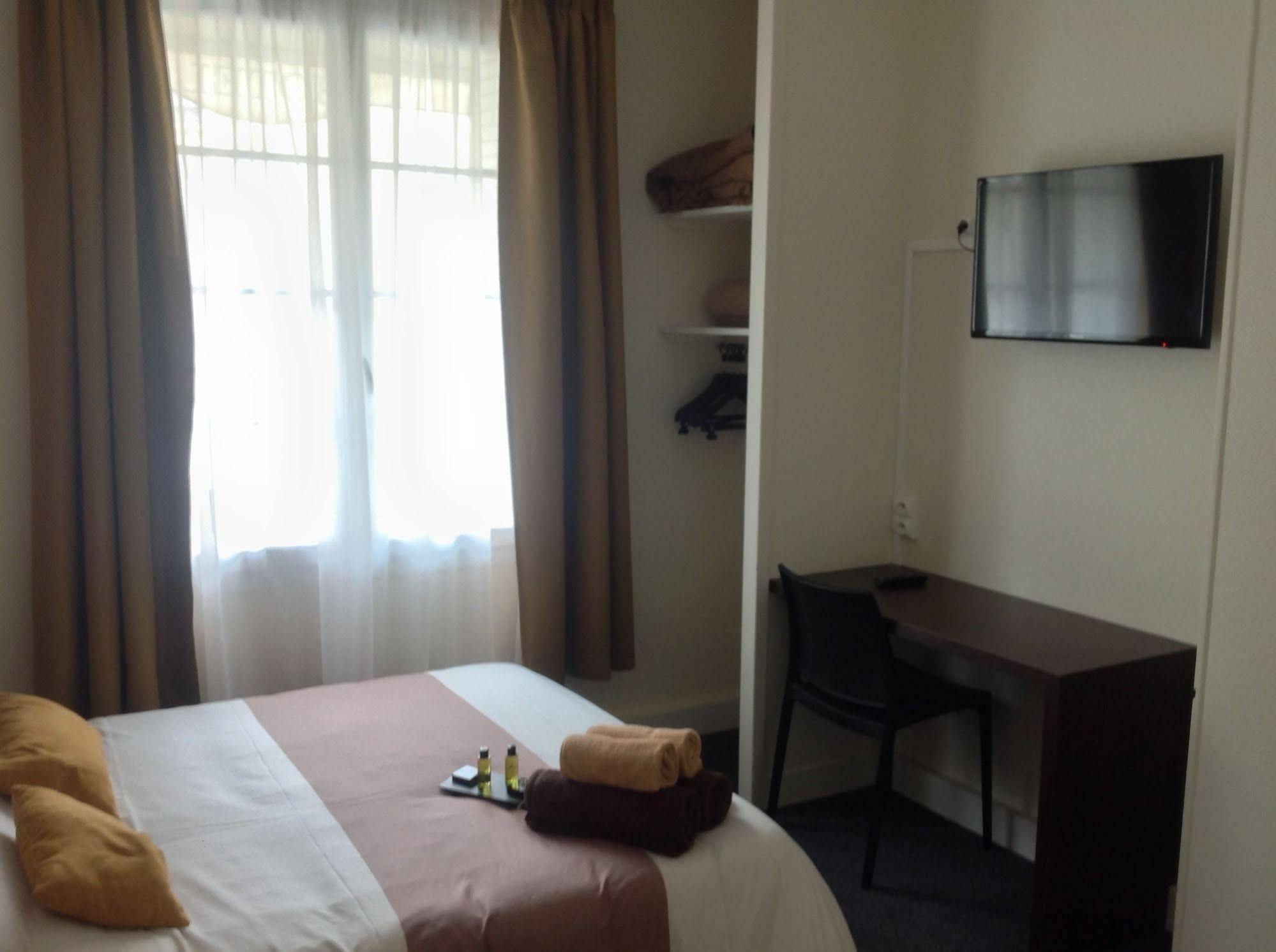 Hotel De La Paix Кан Екстериор снимка